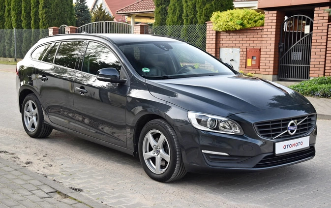 Volvo V60 cena 49999 przebieg: 215000, rok produkcji 2017 z Płock małe 529